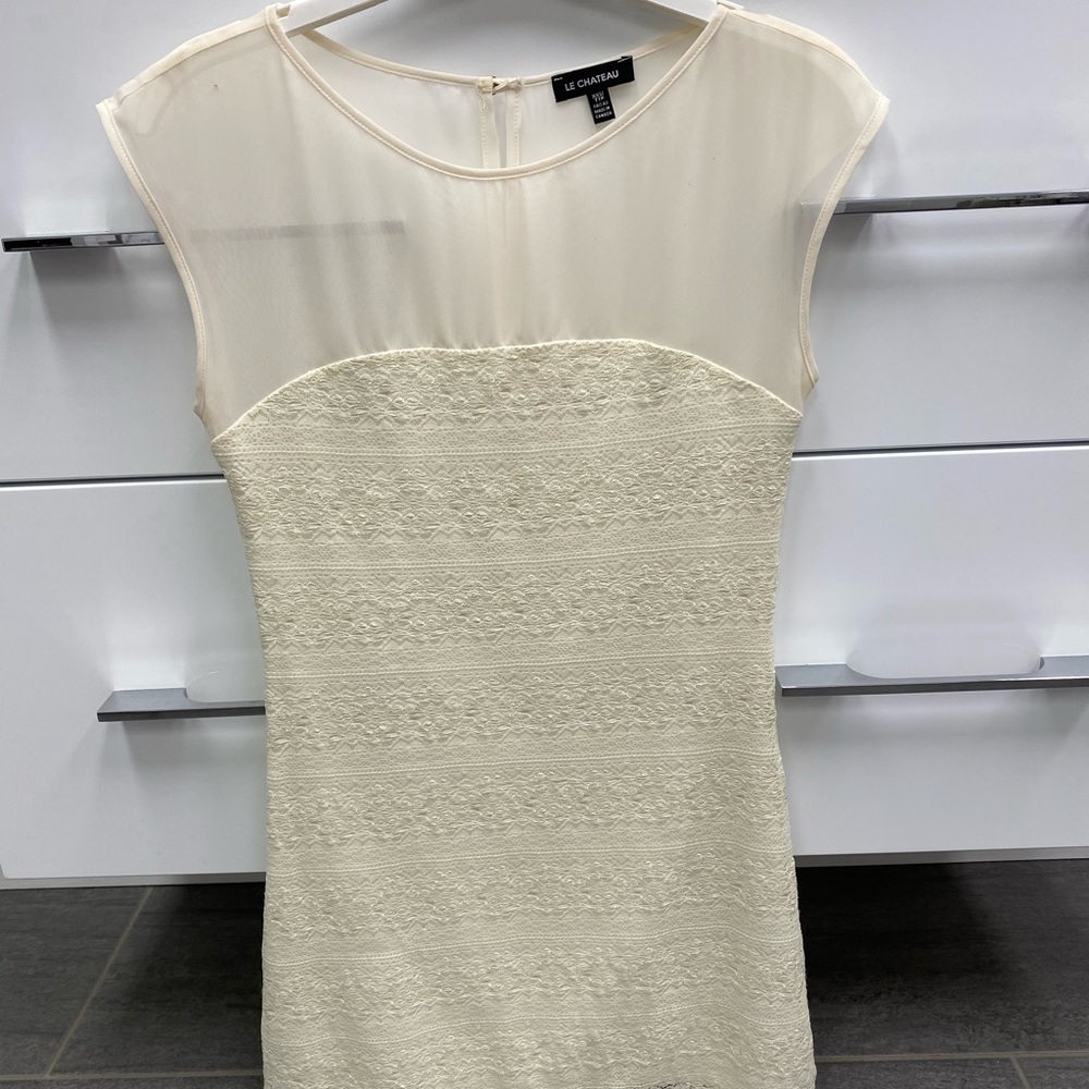 Le chateau lace/sheer tunic